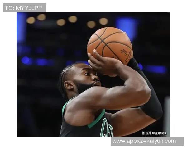 杰伦布朗半场表现惊艳10投8中三分命中率高达80砍下22分引领球队奋勇争先